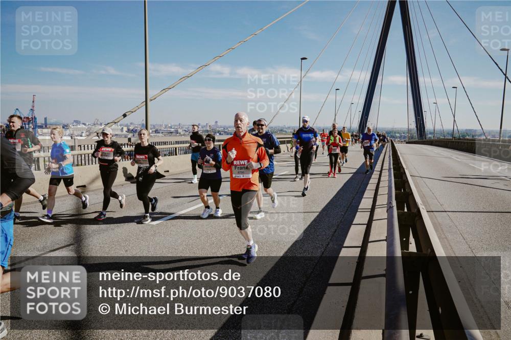 03.10.2025 - Köhlbrandbrückenlauf Michael Burmester http://msf.ph/oto/9037080 03.10.2025 12:29:46 Position 1 4796 meine-sportfotos.de