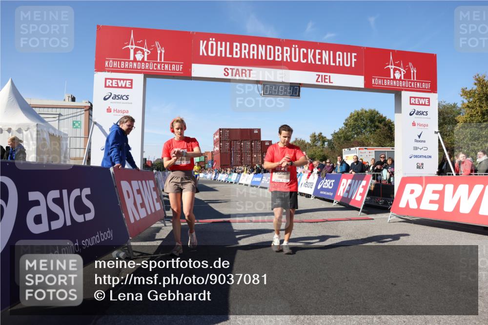 03.10.2025 - Köhlbrandbrückenlauf Lena Gebhardt http://msf.ph/oto/9037081 03.10.2025 12:49:47 Ziel 5687, 5688, 6253 meine-sportfotos.de