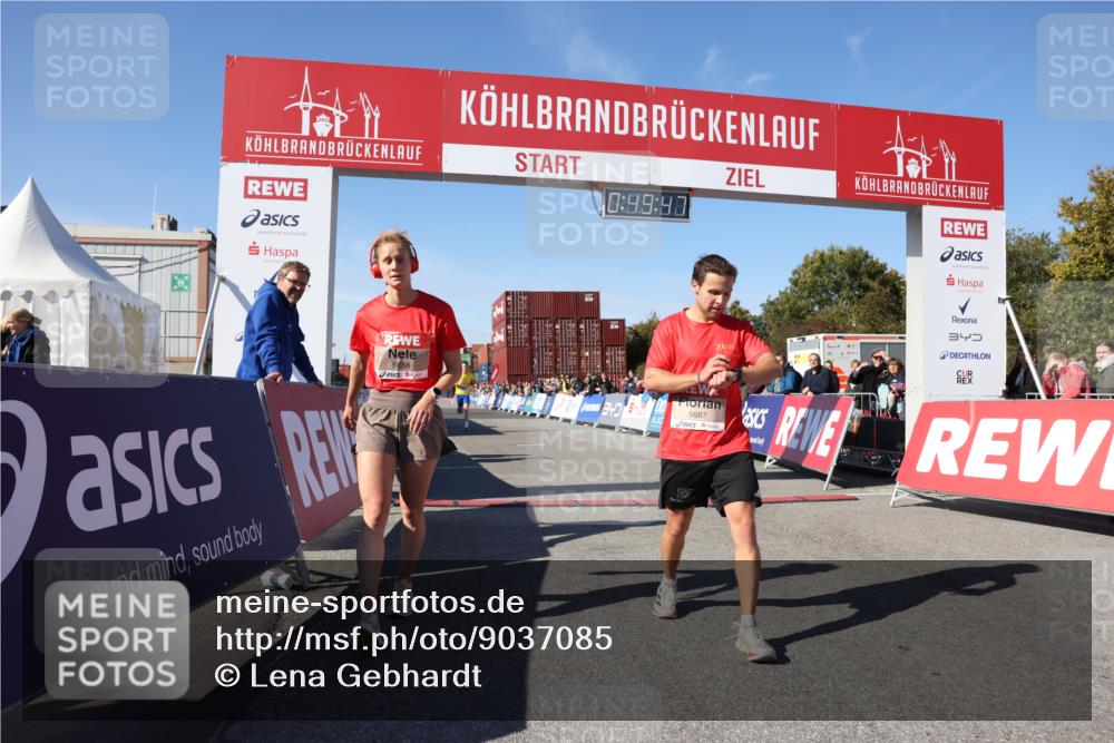 03.10.2025 - Köhlbrandbrückenlauf Lena Gebhardt http://msf.ph/oto/9037085 03.10.2025 12:49:48 Ziel 5687, 5688, 6253 meine-sportfotos.de