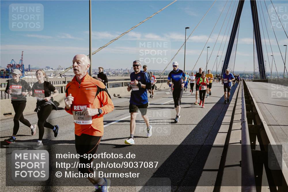 03.10.2025 - Köhlbrandbrückenlauf Michael Burmester http://msf.ph/oto/9037087 03.10.2025 12:29:46 Position 1 4796 meine-sportfotos.de