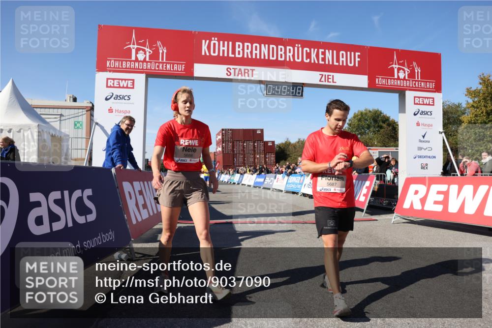 03.10.2025 - Köhlbrandbrückenlauf Lena Gebhardt http://msf.ph/oto/9037090 03.10.2025 12:49:48 Ziel 5687, 5688, 6253 meine-sportfotos.de
