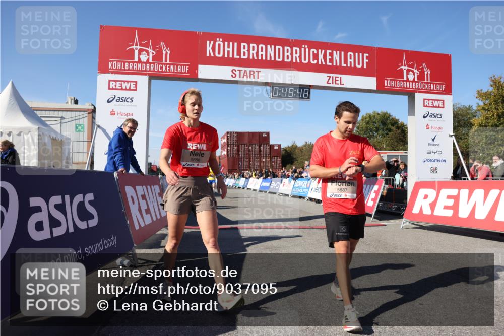 03.10.2025 - Köhlbrandbrückenlauf Lena Gebhardt http://msf.ph/oto/9037095 03.10.2025 12:49:48 Ziel 5687, 5688, 6253 meine-sportfotos.de