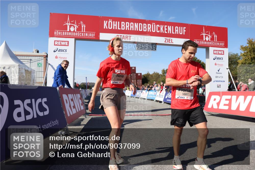 03.10.2025 - Köhlbrandbrückenlauf Lena Gebhardt http://msf.ph/oto/9037099 03.10.2025 12:49:49 Ziel 5687, 5688, 6253 meine-sportfotos.de