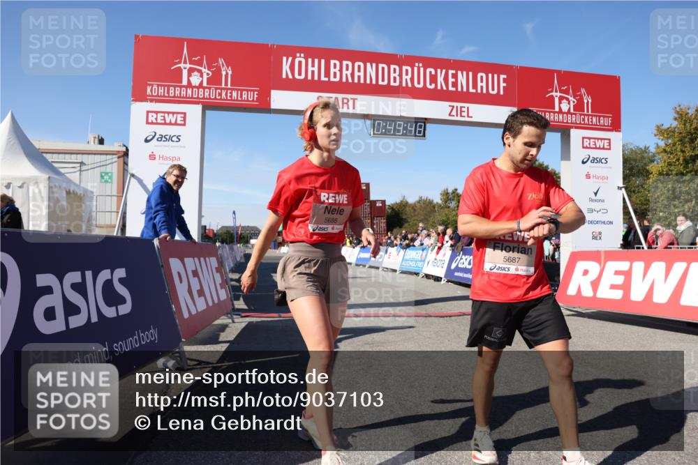 03.10.2025 - Köhlbrandbrückenlauf Lena Gebhardt http://msf.ph/oto/9037103 03.10.2025 12:49:49 Ziel 5687, 5688, 6253 meine-sportfotos.de