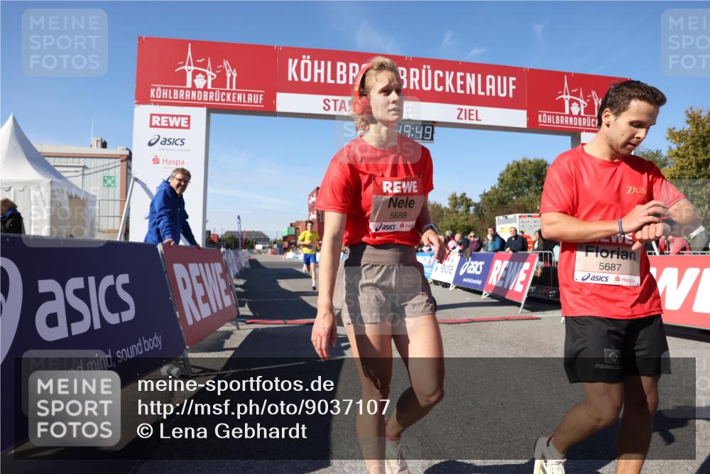 03.10.2025 - Köhlbrandbrückenlauf Lena Gebhardt http://msf.ph/oto/9037107 03.10.2025 12:49:49 Ziel 5687, 5688, 6253 meine-sportfotos.de