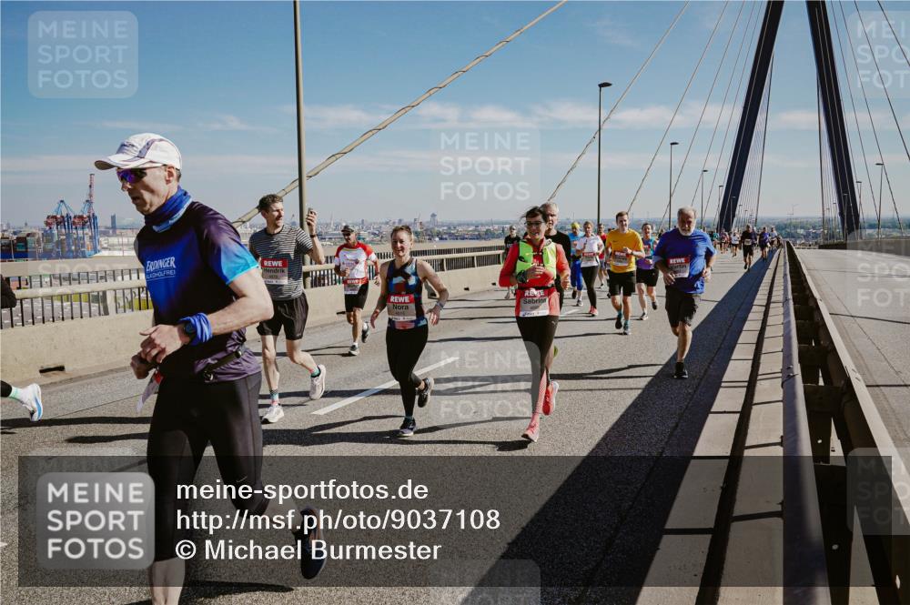 03.10.2025 - Köhlbrandbrückenlauf Michael Burmester http://msf.ph/oto/9037108 03.10.2025 12:29:48 Position 1  meine-sportfotos.de