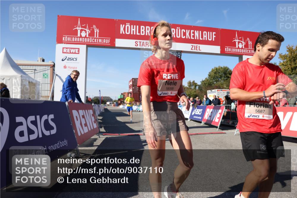 03.10.2025 - Köhlbrandbrückenlauf Lena Gebhardt http://msf.ph/oto/9037110 03.10.2025 12:49:49 Ziel 5687, 5688, 6253 meine-sportfotos.de