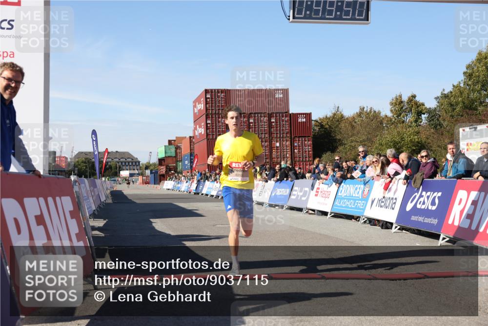 03.10.2025 - Köhlbrandbrückenlauf Lena Gebhardt http://msf.ph/oto/9037115 03.10.2025 12:49:50 Ziel 5687, 5688, 6253 meine-sportfotos.de