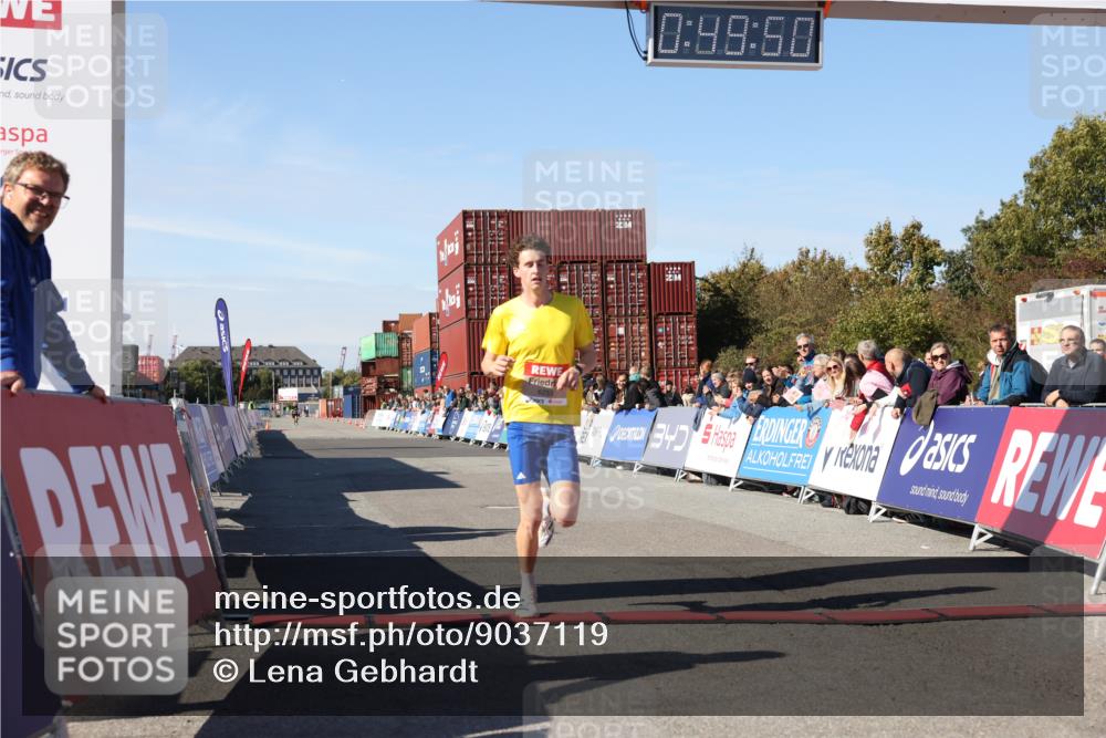 03.10.2025 - Köhlbrandbrückenlauf Lena Gebhardt http://msf.ph/oto/9037119 03.10.2025 12:49:50 Ziel 5687, 5688, 6253 meine-sportfotos.de