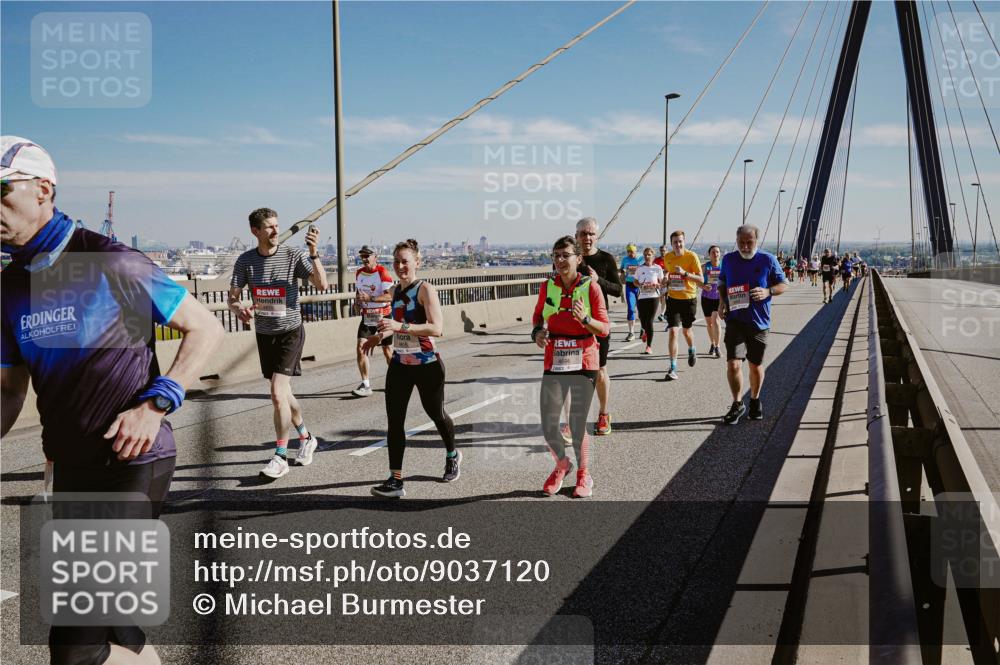 03.10.2025 - Köhlbrandbrückenlauf Michael Burmester http://msf.ph/oto/9037120 03.10.2025 12:29:49 Position 1 4696 meine-sportfotos.de