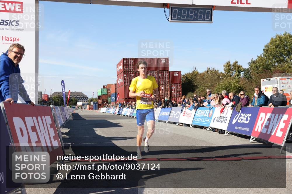 03.10.2025 - Köhlbrandbrückenlauf Lena Gebhardt http://msf.ph/oto/9037124 03.10.2025 12:49:50 Ziel 5687, 5688, 6253 meine-sportfotos.de