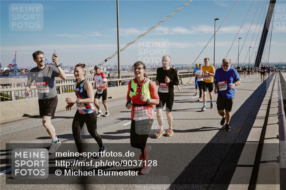 03.10.2025 - Köhlbrandbrückenlauf Michael Burmester http://msf.ph/oto/9037128 03.10.2025 12:29:49 Position 1 4876, 4696, 5115 meine-sportfotos.de