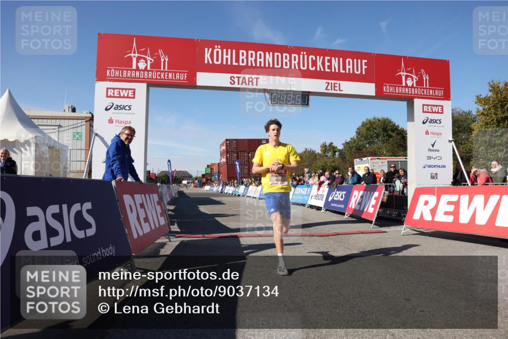 03.10.2025 - Köhlbrandbrückenlauf Lena Gebhardt http://msf.ph/oto/9037134 03.10.2025 12:49:51 Ziel 5687, 5688, 6253 meine-sportfotos.de