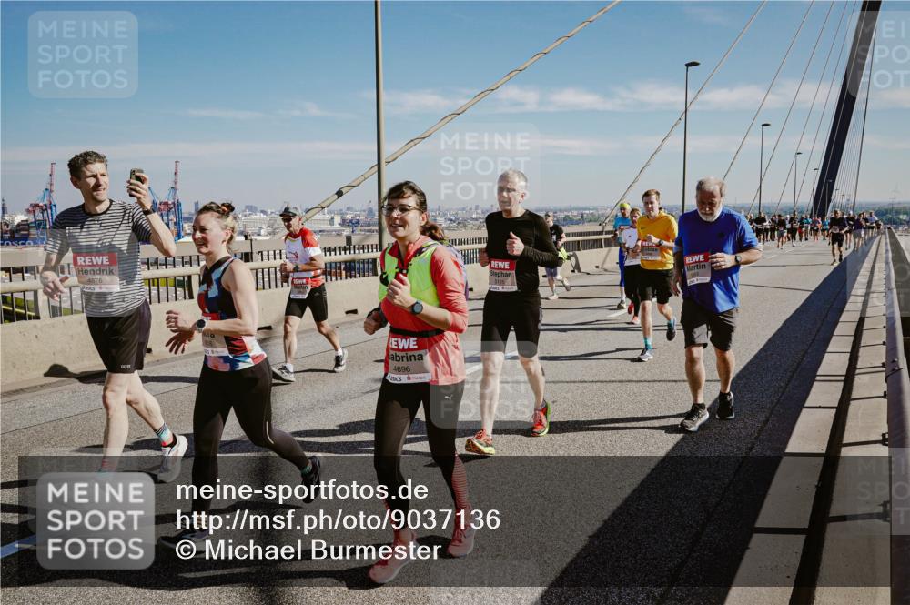 03.10.2025 - Köhlbrandbrückenlauf Michael Burmester http://msf.ph/oto/9037136 03.10.2025 12:29:49 Position 1 4876, 4696, 5115 meine-sportfotos.de