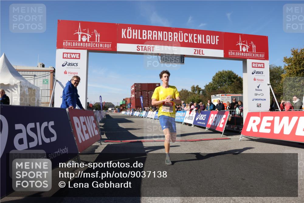 03.10.2025 - Köhlbrandbrückenlauf Lena Gebhardt http://msf.ph/oto/9037138 03.10.2025 12:49:51 Ziel 5687, 5688, 6253 meine-sportfotos.de