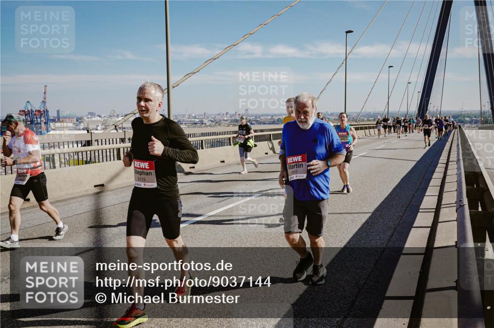 03.10.2025 - Köhlbrandbrückenlauf Michael Burmester http://msf.ph/oto/9037144 03.10.2025 12:29:50 Position 1 5115, 5053 meine-sportfotos.de