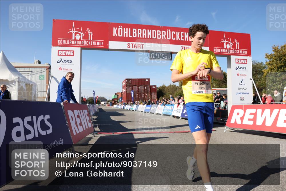 03.10.2025 - Köhlbrandbrückenlauf Lena Gebhardt http://msf.ph/oto/9037149 03.10.2025 12:49:52 Ziel 5687, 5688, 6253 meine-sportfotos.de