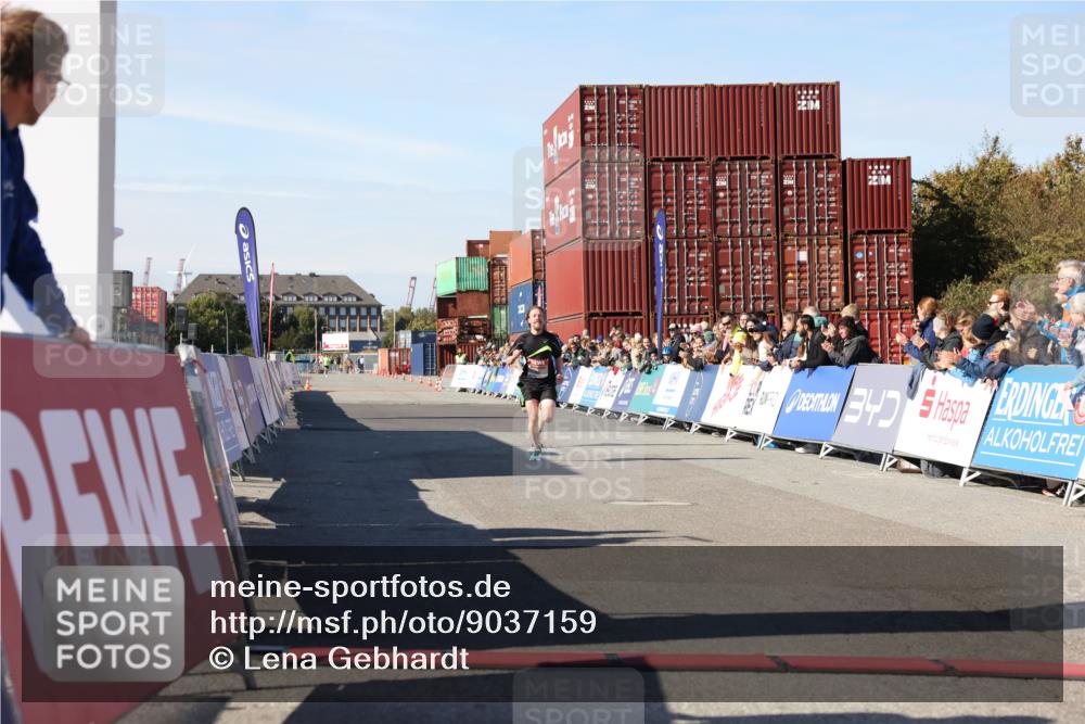 03.10.2025 - Köhlbrandbrückenlauf Lena Gebhardt http://msf.ph/oto/9037159 03.10.2025 12:50:05 Ziel 4035, 6086 meine-sportfotos.de