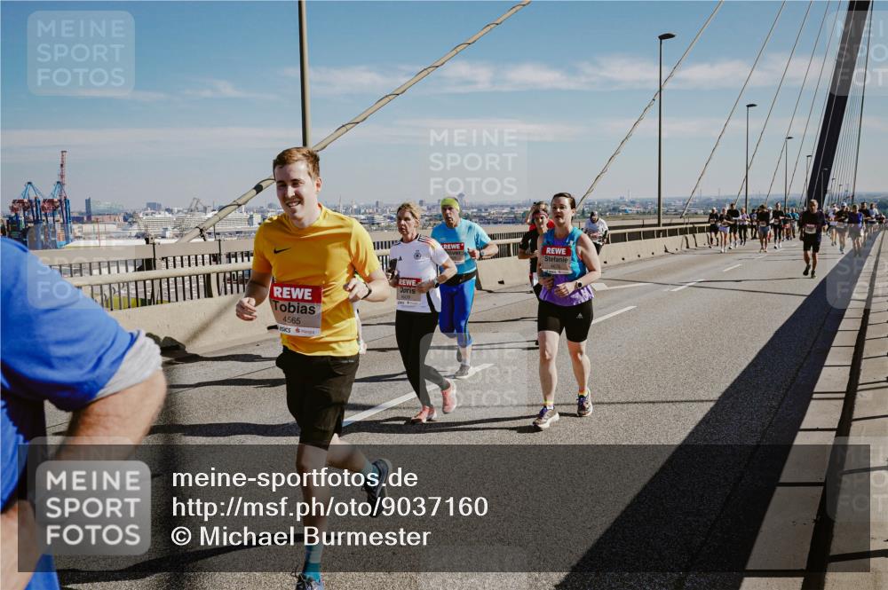 03.10.2025 - Köhlbrandbrückenlauf Michael Burmester http://msf.ph/oto/9037160 03.10.2025 12:29:51 Position 1 4565, 6509 meine-sportfotos.de