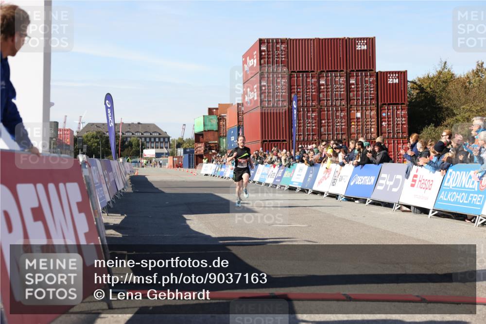 03.10.2025 - Köhlbrandbrückenlauf Lena Gebhardt http://msf.ph/oto/9037163 03.10.2025 12:50:05 Ziel 4035, 6086 meine-sportfotos.de