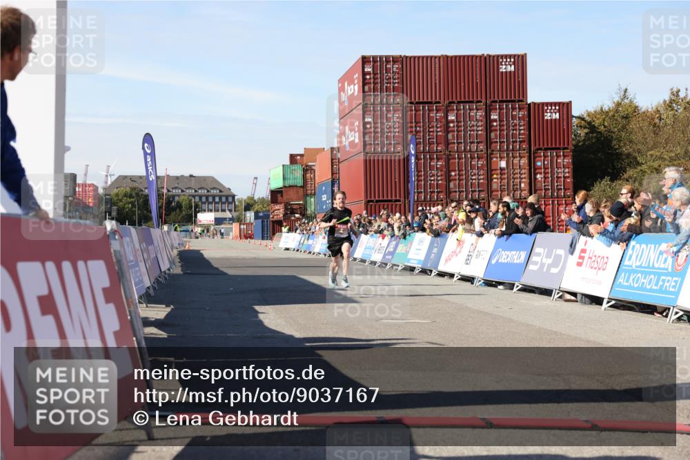 03.10.2025 - Köhlbrandbrückenlauf Lena Gebhardt http://msf.ph/oto/9037167 03.10.2025 12:50:05 Ziel 4035, 6086 meine-sportfotos.de