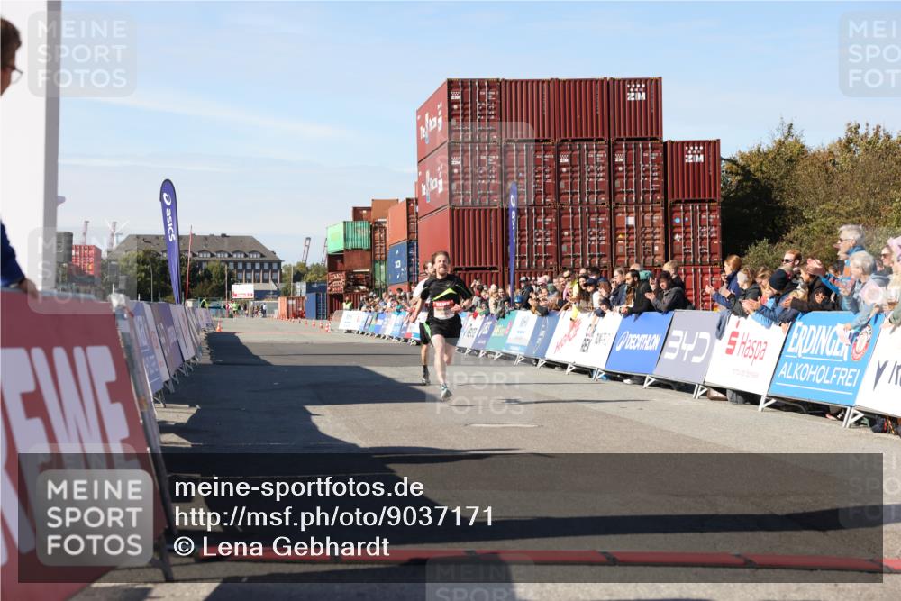 03.10.2025 - Köhlbrandbrückenlauf Lena Gebhardt http://msf.ph/oto/9037171 03.10.2025 12:50:05 Ziel 4035, 6086 meine-sportfotos.de