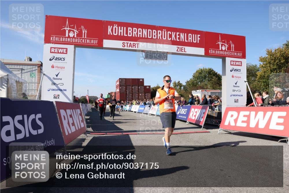 03.10.2025 - Köhlbrandbrückenlauf Lena Gebhardt http://msf.ph/oto/9037175 03.10.2025 13:14:11 Ziel 4313, 4437, 4569, 4641, 4728, 4785, 4809, 4888, 5727, 6318, 6327, 6418, 6735 meine-sportfotos.de