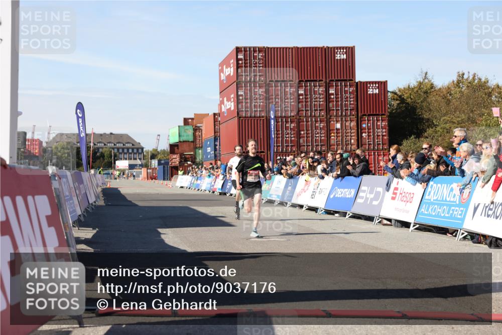03.10.2025 - Köhlbrandbrückenlauf Lena Gebhardt http://msf.ph/oto/9037176 03.10.2025 12:50:05 Ziel 4035, 6086 meine-sportfotos.de