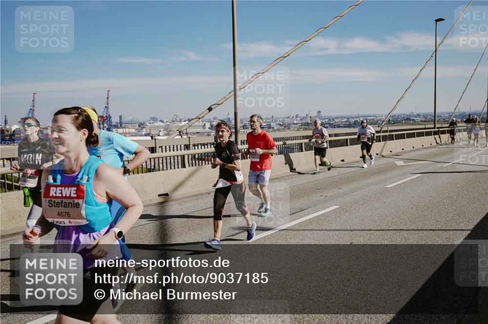 03.10.2025 - Köhlbrandbrückenlauf Michael Burmester http://msf.ph/oto/9037185 03.10.2025 12:29:53 Position 1 4676 meine-sportfotos.de