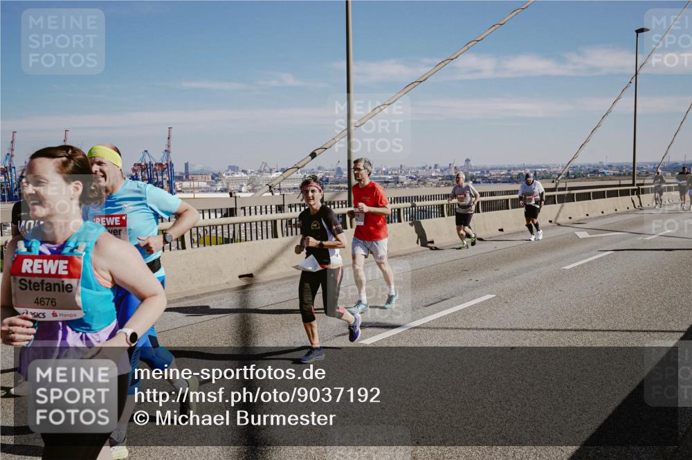 03.10.2025 - Köhlbrandbrückenlauf Michael Burmester http://msf.ph/oto/9037192 03.10.2025 12:29:53 Position 1 4676 meine-sportfotos.de