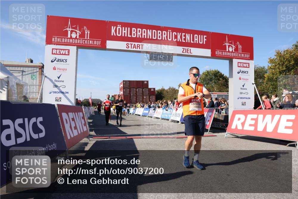03.10.2025 - Köhlbrandbrückenlauf Lena Gebhardt http://msf.ph/oto/9037200 03.10.2025 13:14:11 Ziel 4313, 4437, 4569, 4641, 4728, 4785, 4809, 4888, 5727, 6318, 6327, 6418, 6735 meine-sportfotos.de