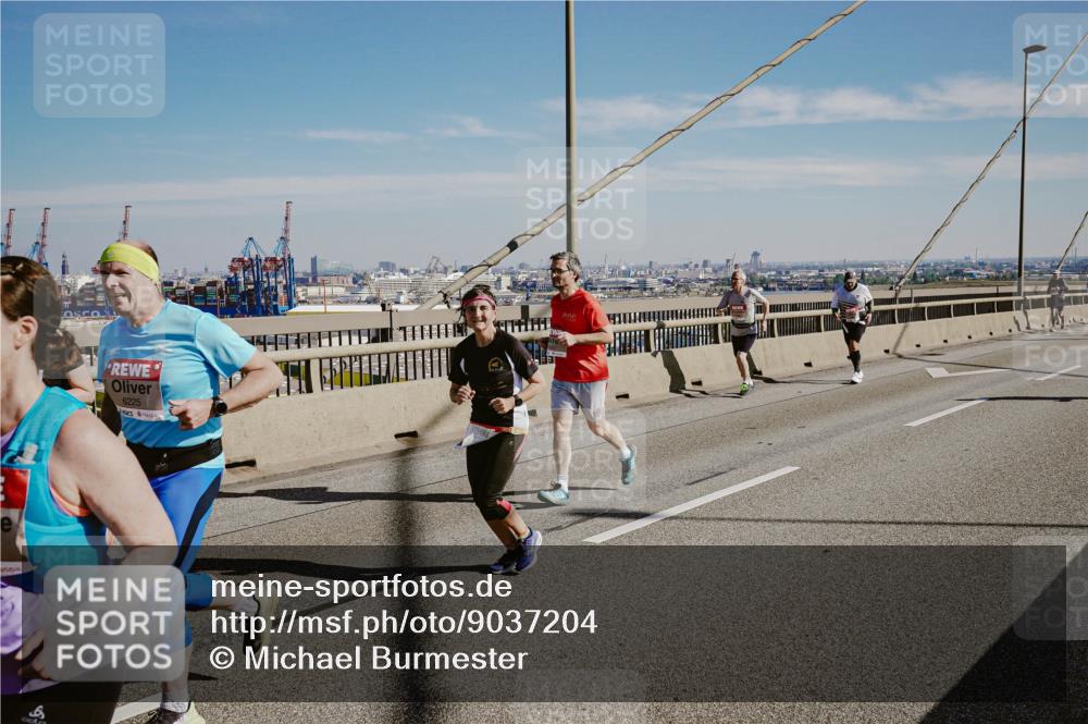 03.10.2025 - Köhlbrandbrückenlauf Michael Burmester http://msf.ph/oto/9037204 03.10.2025 12:29:53 Position 1 6225 meine-sportfotos.de