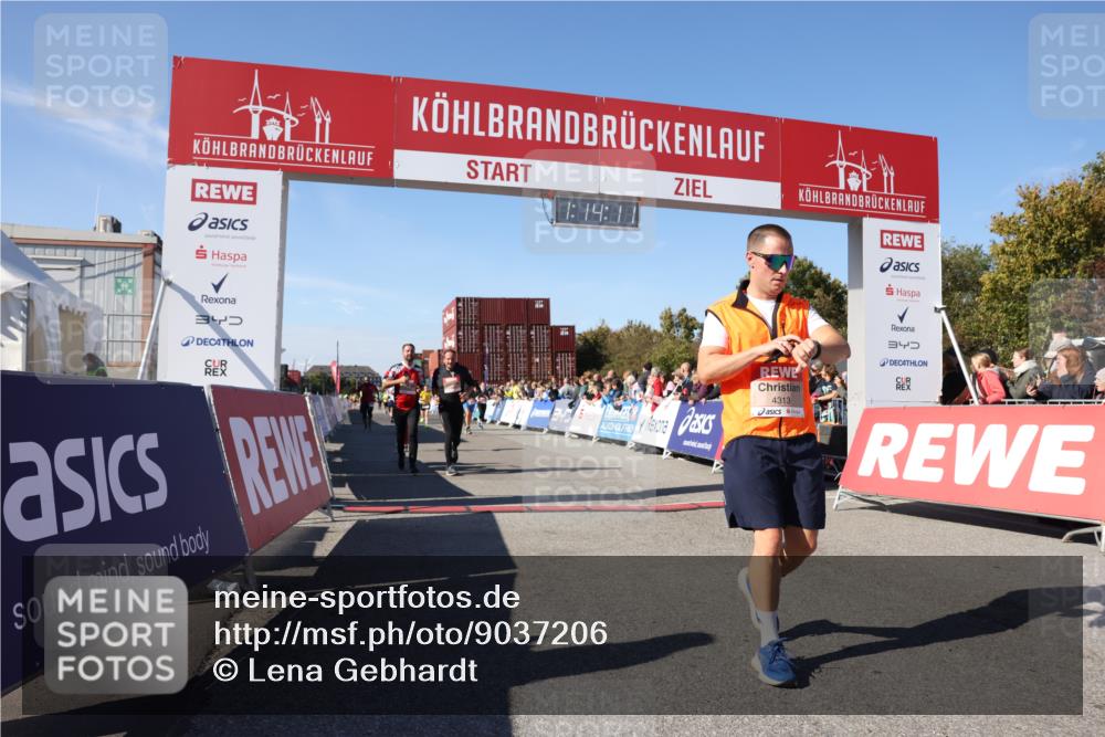 03.10.2025 - Köhlbrandbrückenlauf Lena Gebhardt http://msf.ph/oto/9037206 03.10.2025 13:14:12 Ziel 4313, 4437, 4569, 4641, 4728, 4776, 4785, 4809, 4888, 5727, 6318, 6327, 6418, 6735 meine-sportfotos.de