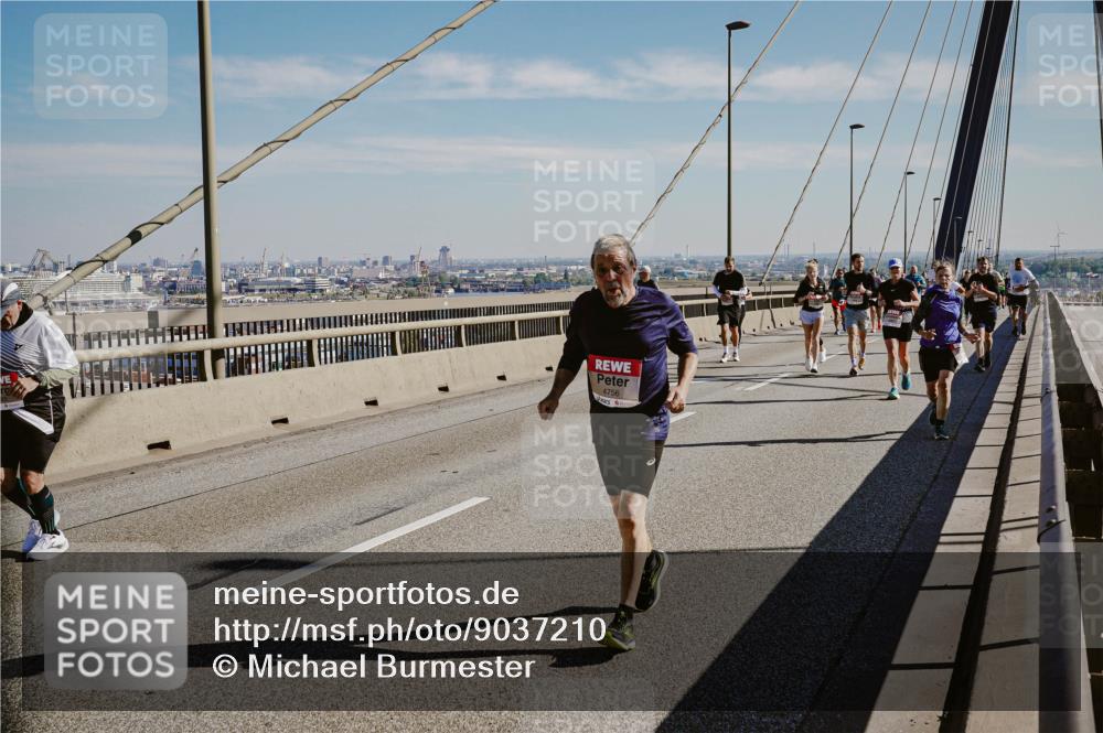 03.10.2025 - Köhlbrandbrückenlauf Michael Burmester http://msf.ph/oto/9037210 03.10.2025 12:29:57 Position 1 4756 meine-sportfotos.de