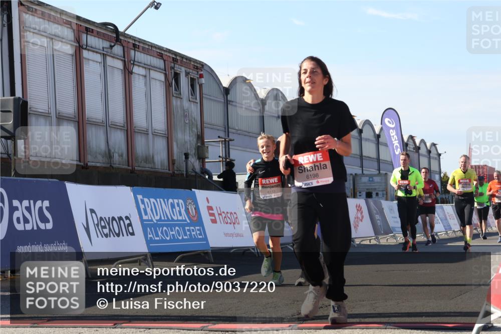 03.10.2025 - Köhlbrandbrückenlauf Luisa Fischer http://msf.ph/oto/9037220 03.10.2025 13:24:38 Ziel 4535, 4786, 5394, 6039, 6113, 6114, 6149, 6150, 6198, 6551 meine-sportfotos.de