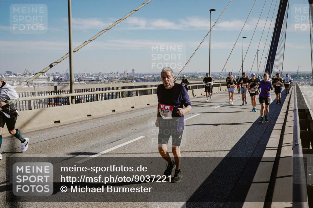 03.10.2025 - Köhlbrandbrückenlauf Michael Burmester http://msf.ph/oto/9037221 03.10.2025 12:29:58 Position 1 4756 meine-sportfotos.de