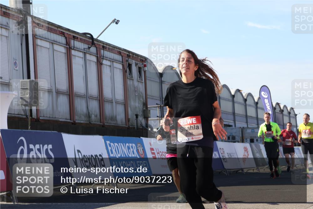 03.10.2025 - Köhlbrandbrückenlauf Luisa Fischer http://msf.ph/oto/9037223 03.10.2025 13:24:39 Ziel 4535, 4786, 4810, 5394, 6039, 6113, 6114, 6149, 6150, 6198, 6210, 6211, 6551 meine-sportfotos.de