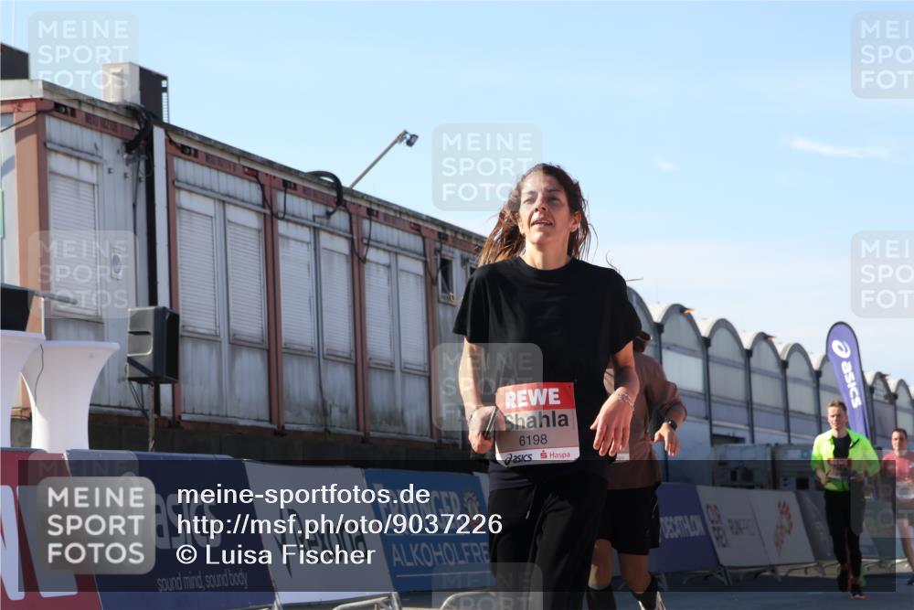 03.10.2025 - Köhlbrandbrückenlauf Luisa Fischer http://msf.ph/oto/9037226 03.10.2025 13:24:39 Ziel 4535, 4786, 4810, 5394, 6039, 6113, 6114, 6149, 6150, 6198, 6210, 6211, 6551 meine-sportfotos.de