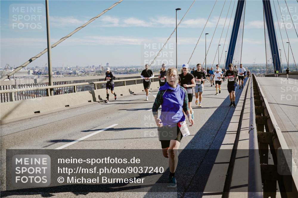03.10.2025 - Köhlbrandbrückenlauf Michael Burmester http://msf.ph/oto/9037240 03.10.2025 12:30:00 Position 1  meine-sportfotos.de