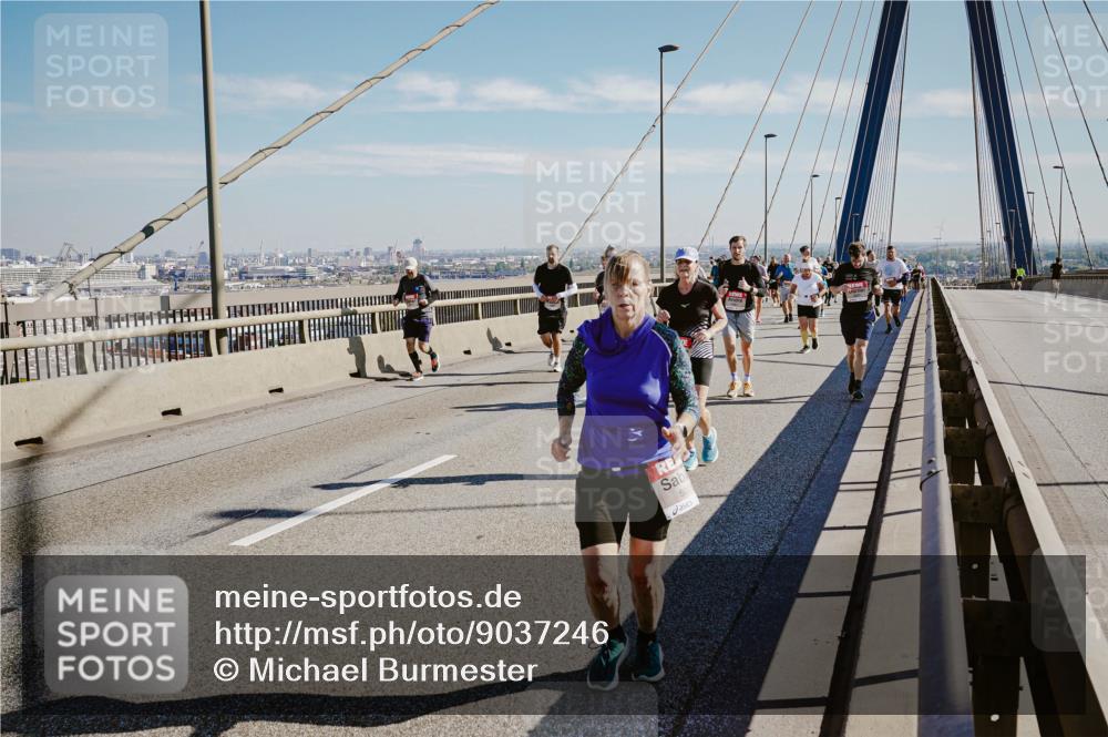 03.10.2025 - Köhlbrandbrückenlauf Michael Burmester http://msf.ph/oto/9037246 03.10.2025 12:30:00 Position 1  meine-sportfotos.de