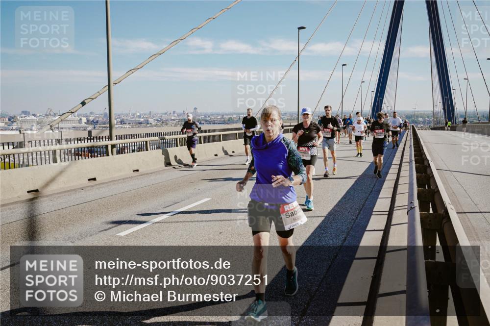 03.10.2025 - Köhlbrandbrückenlauf Michael Burmester http://msf.ph/oto/9037251 03.10.2025 12:30:00 Position 1 5028 meine-sportfotos.de