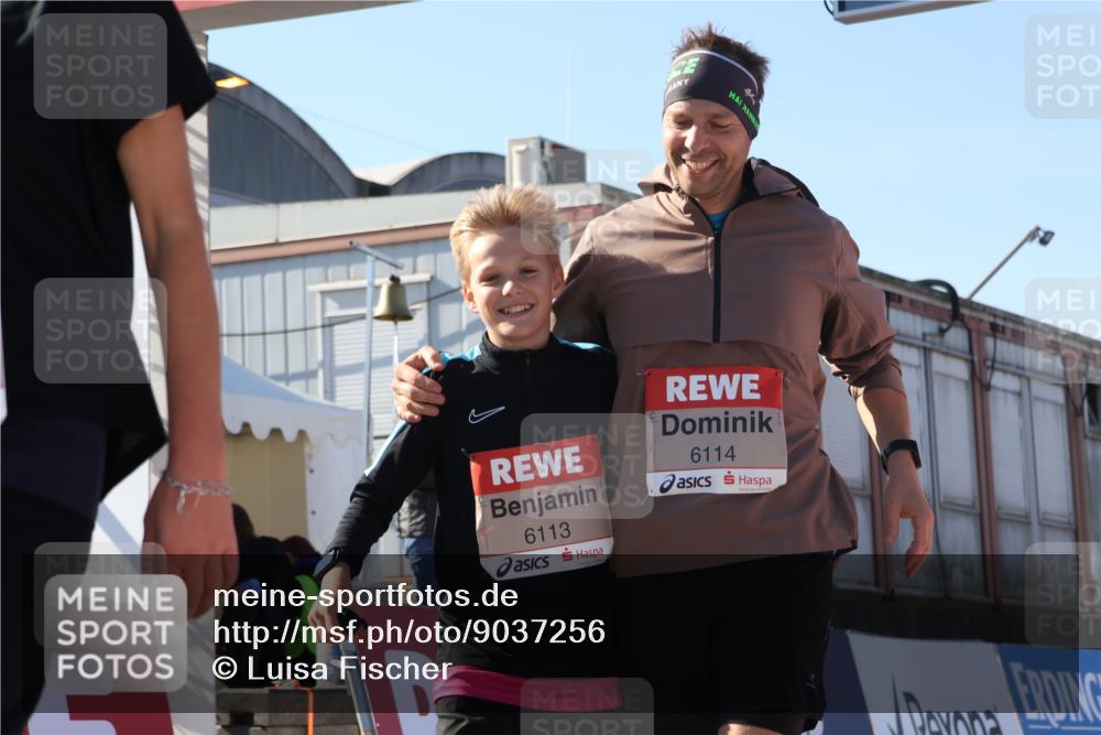 03.10.2025 - Köhlbrandbrückenlauf Luisa Fischer http://msf.ph/oto/9037256 03.10.2025 13:24:42 Ziel 4535, 4786, 4810, 5150, 5394, 5527, 6039, 6113, 6114, 6149, 6150, 6198, 6210, 6211, 6473, 6551, 6598, 6599 meine-sportfotos.de