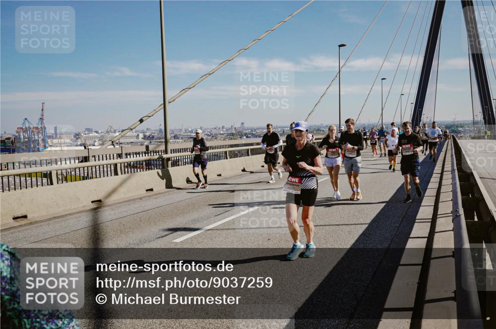 03.10.2025 - Köhlbrandbrückenlauf Michael Burmester http://msf.ph/oto/9037259 03.10.2025 12:30:01 Position 1  meine-sportfotos.de