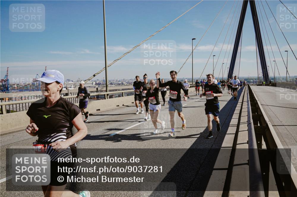 03.10.2025 - Köhlbrandbrückenlauf Michael Burmester http://msf.ph/oto/9037281 03.10.2025 12:30:03 Position 1  meine-sportfotos.de