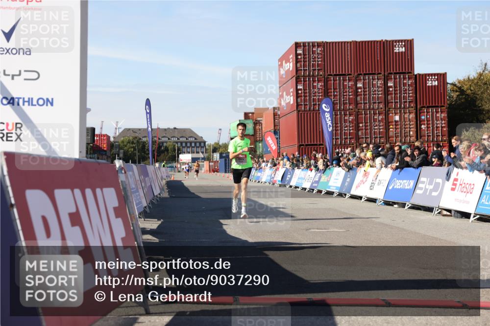 03.10.2025 - Köhlbrandbrückenlauf Lena Gebhardt http://msf.ph/oto/9037290 03.10.2025 12:50:37 Ziel 6248 meine-sportfotos.de