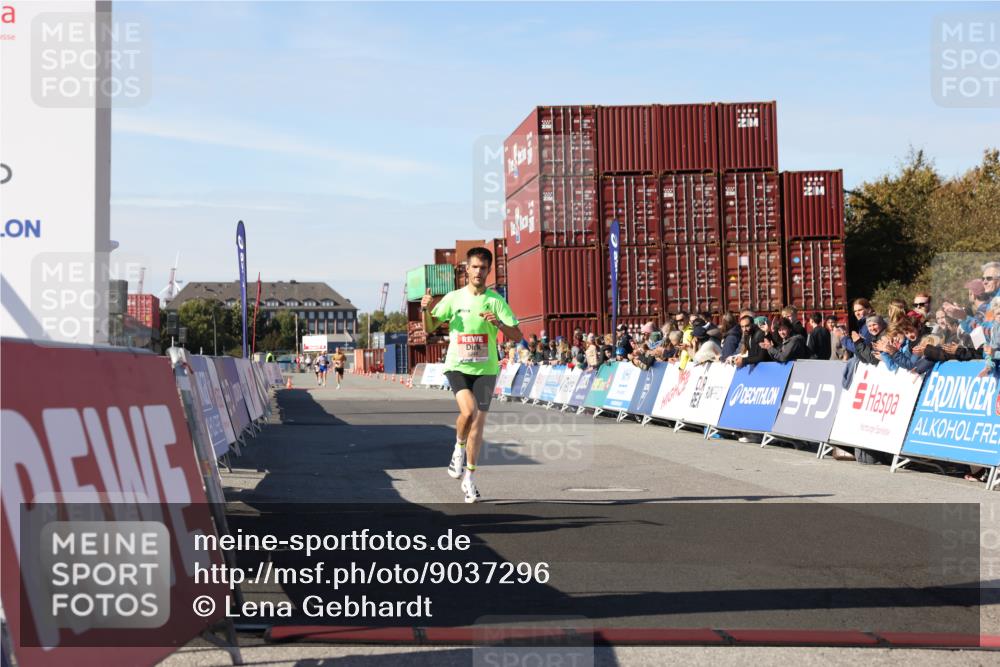 03.10.2025 - Köhlbrandbrückenlauf Lena Gebhardt http://msf.ph/oto/9037296 03.10.2025 12:50:38 Ziel 6248 meine-sportfotos.de