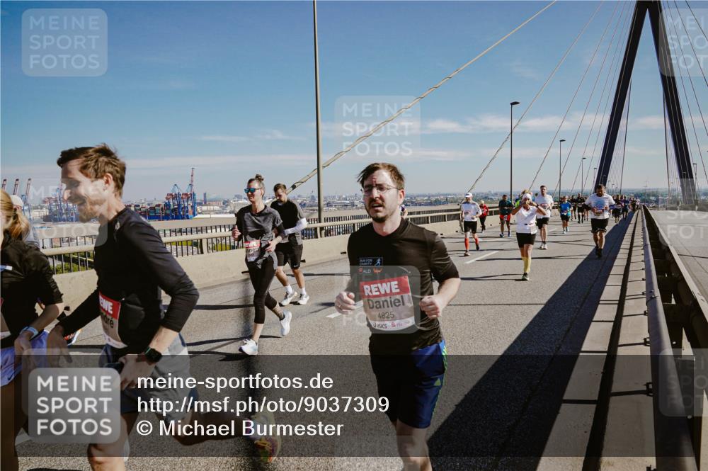 03.10.2025 - Köhlbrandbrückenlauf Michael Burmester http://msf.ph/oto/9037309 03.10.2025 12:30:04 Position 1 4825 meine-sportfotos.de