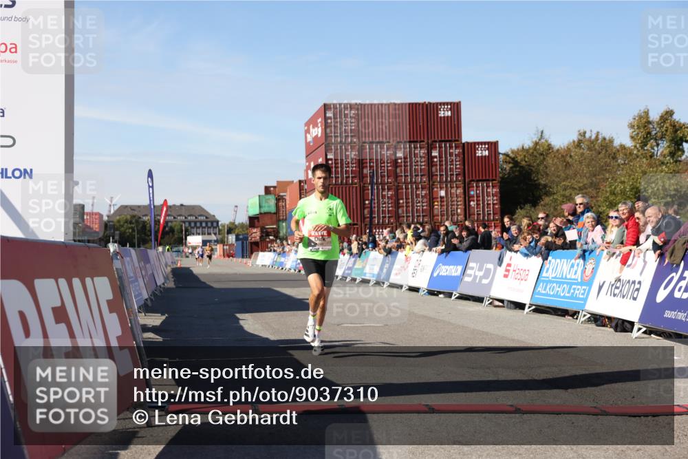 03.10.2025 - Köhlbrandbrückenlauf Lena Gebhardt http://msf.ph/oto/9037310 03.10.2025 12:50:38 Ziel 6248 meine-sportfotos.de