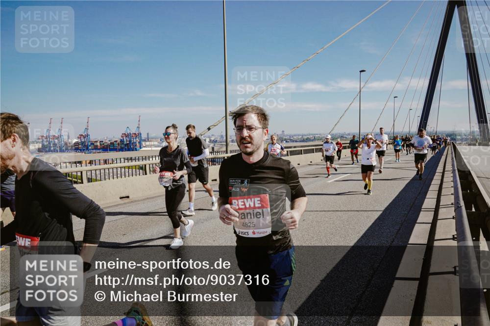 03.10.2025 - Köhlbrandbrückenlauf Michael Burmester http://msf.ph/oto/9037316 03.10.2025 12:30:04 Position 1 4825 meine-sportfotos.de