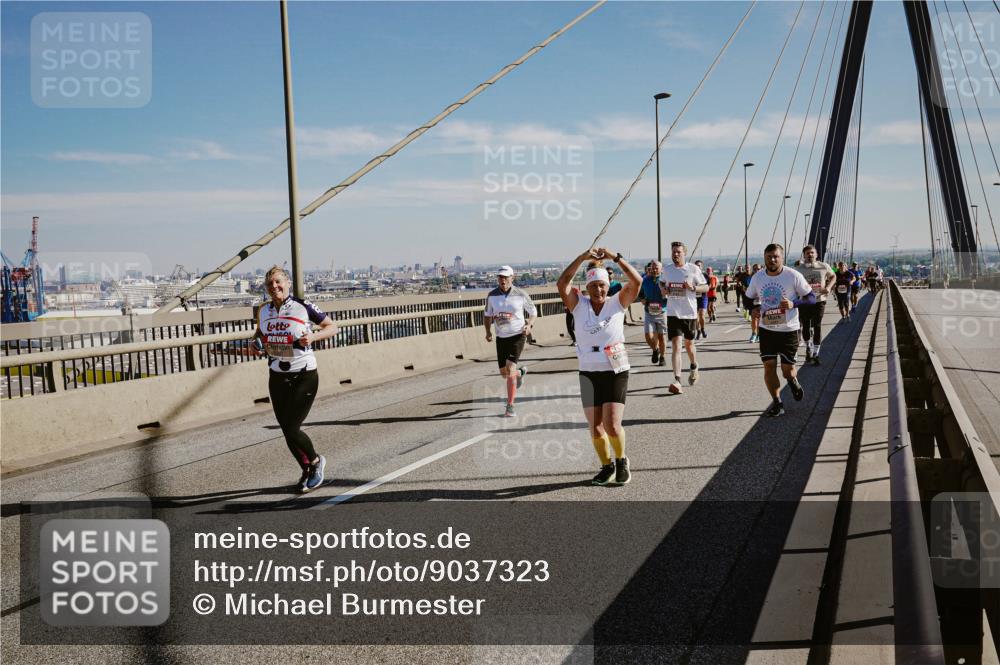 03.10.2025 - Köhlbrandbrückenlauf Michael Burmester http://msf.ph/oto/9037323 03.10.2025 12:30:06 Position 1  meine-sportfotos.de